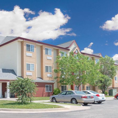 Days Inn & Suites By Wyndham Хатчінсон Екстер'єр фото
