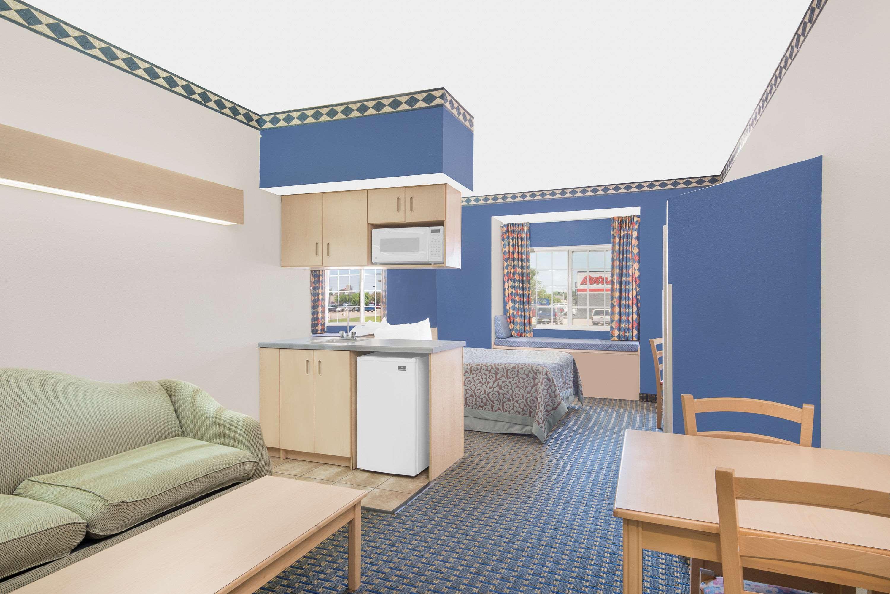 Days Inn & Suites By Wyndham Хатчінсон Екстер'єр фото
