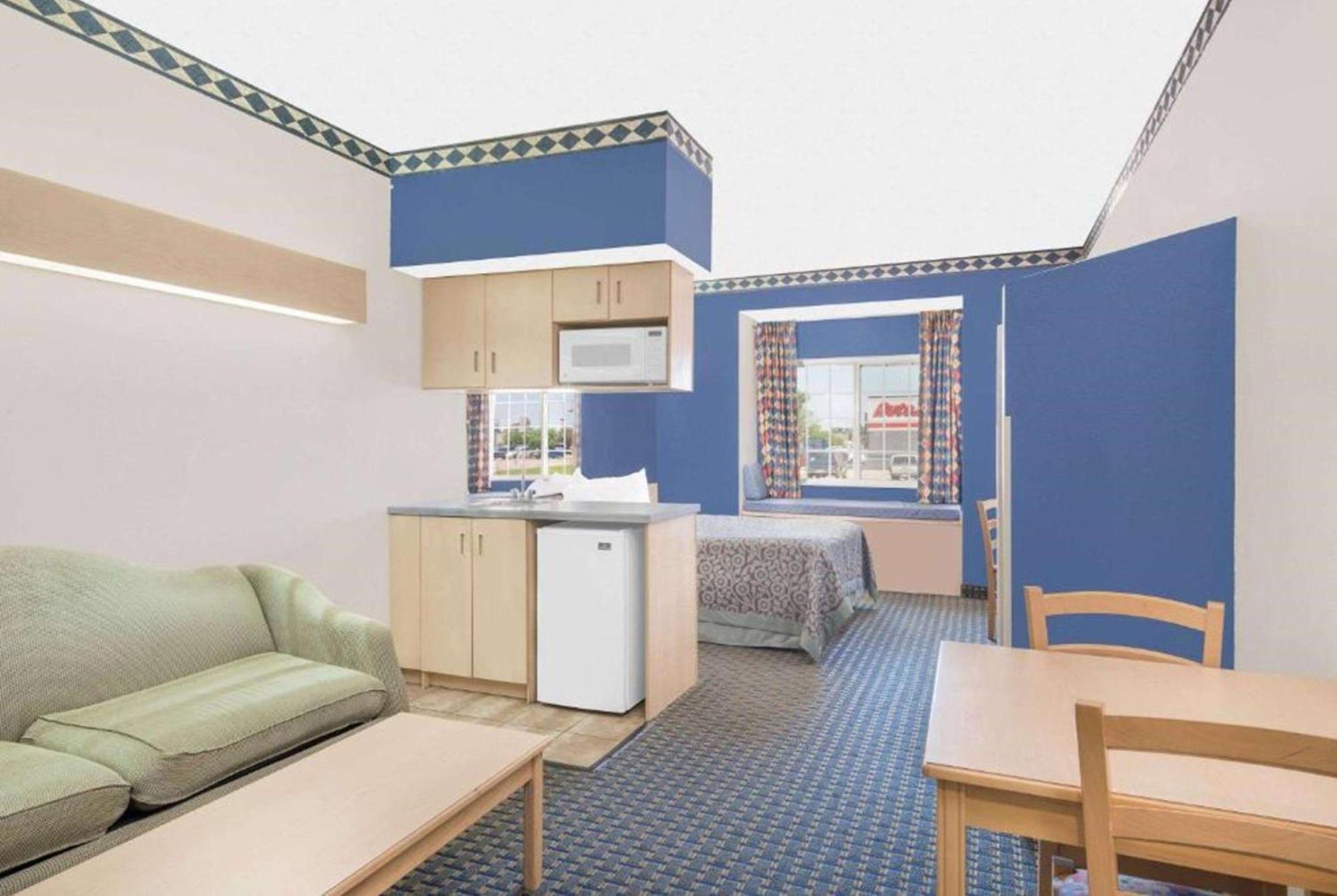 Days Inn & Suites By Wyndham Хатчінсон Екстер'єр фото